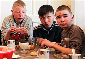 Кыргызстан: Детские дома спасают спонсоры, волонтеры и честные директора