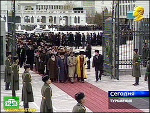 Кадр с экрана туркменского телевидения
