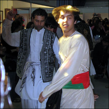 Афганцы танцуют