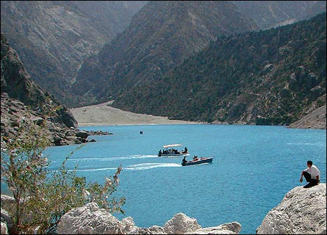 Озеро Курбан-куль в пяти километрах от Шахимардана. Фото ИА Фергана.Ру