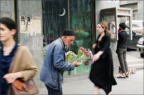 Продавец цветов. Фото Умиды Ахмедовой