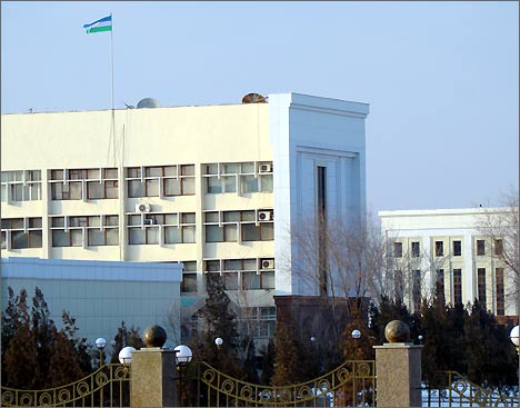 Здание администрации Хорезмской области, г. Ургенч