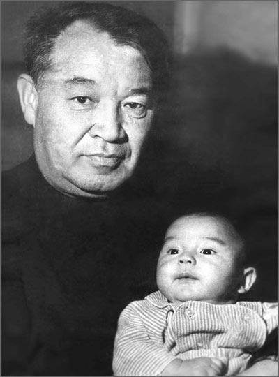 Айткеш Тойганбаев с внуком