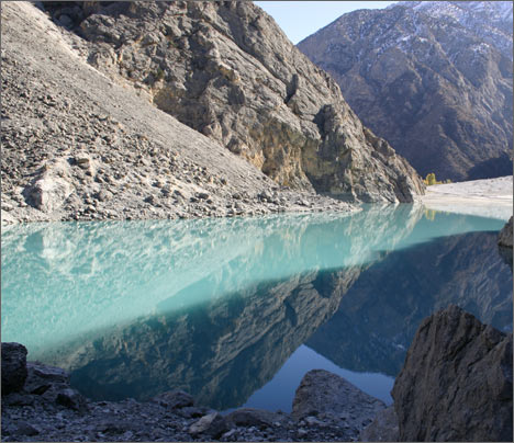 Горное озеро в Кыргызстане