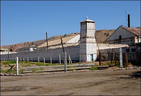 Здание тюрьмы в г. Туркменбаши
