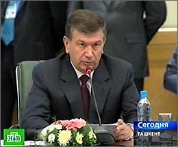 Выступает премьер-министр Узбекистана Шавкат Мирзияев