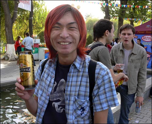 Фестиваль пива в Ташкенте. Довольный участник праздника