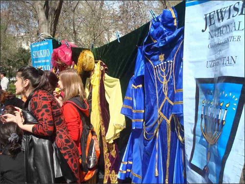 Экспозиция культурного центра бухарских евреев