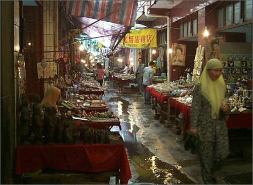 Рынок в мусульманском районе Китая