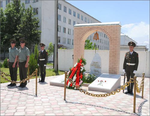 Памятник воинам 201-й российской военной базы, погибшим при выполнении миротворческих задач на территории Республики Таджикистан в годы гражданского противостояния