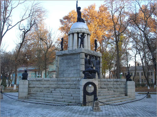 Самарканд. Памятник Свободе