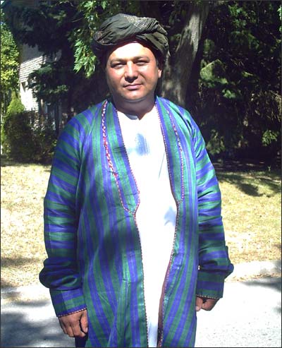 Узбек из Гуэлфа в национальной одежде
