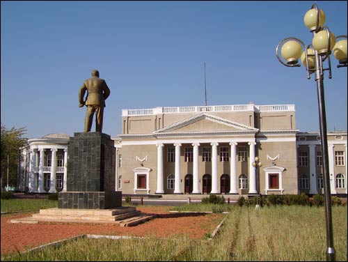 Памятник Ленину в Чкаловске