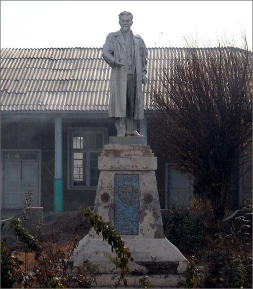 Памятник М.Калинину в Аштском районе