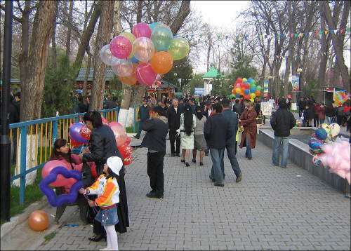 Празднование Навруза в парках Ташкента