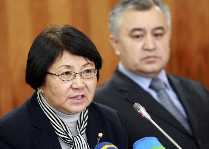 Давние соратники, а ныне – законодатели нового Кыргызстана Роза Отунбаева и Омурбек Текебаев