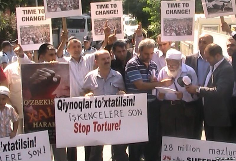 Акция протеста узбеков в Стамбуле. Фото Ozodlik.org