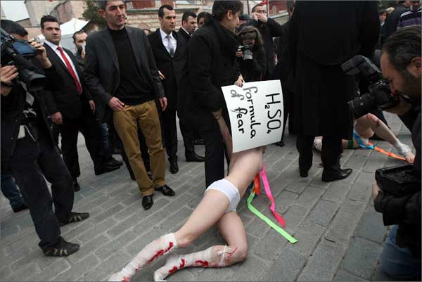 http://news.fergananews.com/photos/2012/04/femen3.jpg