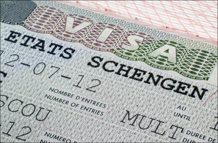 Евросоюз облегчит кыргызстанцам получение шенгенских виз