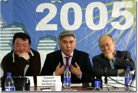 Слева направо: Заманбек Нуркадилов (убит), Жармахан Туякбай, Алтынбек Сарсенбаев (убит)