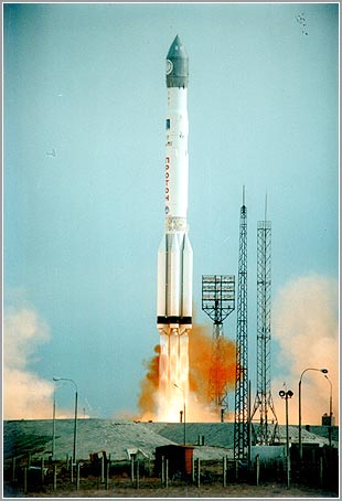 Старт ракеты-носителя 'Протон'