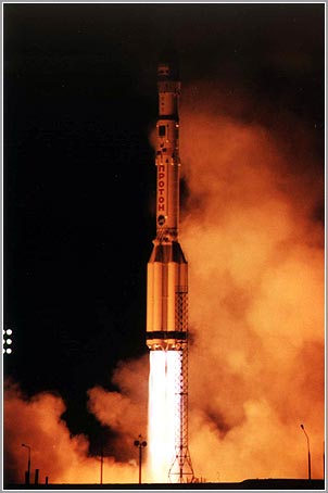 Ночной старт ракеты-носителя 'Протон'