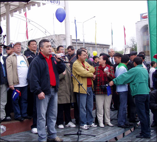 Митинг в Бишкеке, 29 апреля 2006 г. Фото ИА Фергана.Ру