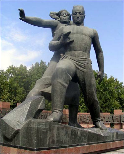Монумент Мужество в центре Ташкента