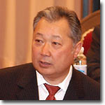 Пять братьев и двое сыновей президента Киргизии раздражают политическую оппозицию