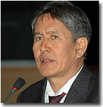 Алмазбек Атамбаев: «На нашу партию оказывают давление»