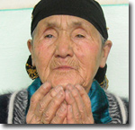 Таджикистан: «Народная акушерка» отметила 97-летие в кругу 255 родных
