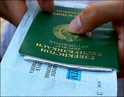 Узбекистан: Нет биометрического паспорта - сиди без зарплаты 