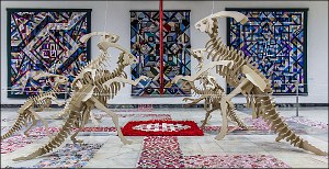 Узбекистан: «Похищение свастики» художника Юрия Усеинова