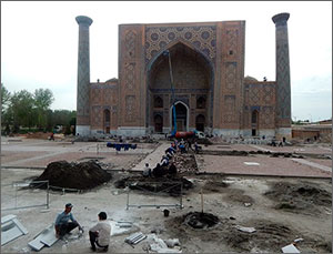 Узбекистан: Новый амфитеатр на площади Регистан не повредит памятникам старины?