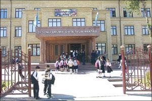 Доходное место: Ташкентская чиновница безнаказанно торгует народным образованием