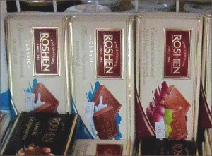 Узбекистан: Многие жители Ташкента не покупают «фашистский» шоколад из Украины