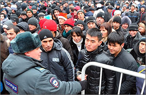 Россия: Миллионам мигрантов грозит превращение в нелегалов. Кто виноват?