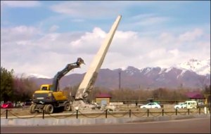 Узбекистан: В Ташкентской области снесли обелиск воинам, погибшим в Великой Отечественной войне (фото, видео)