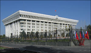 Кыргызстан: Новый парламент глазами местных экспертов