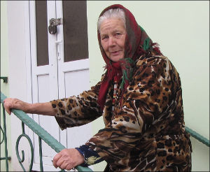 «По поручению и в знак уважения». В Таджикистане русской акушерке подарили новый дом
