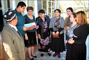 Узбекистан: Махалля - зачем она нужна президенту и обществу?
