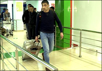 Заход на посадку. Доверившихся Мирзиёеву репатриантов встречают в аэропорту Ташкента с наручниками 
