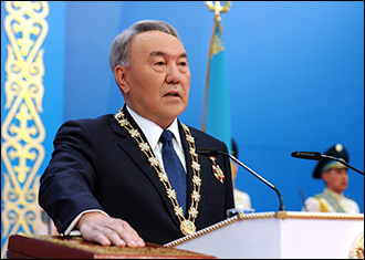 Папство Великой степи. Зачем казахстанцы отчитываются перед Назарбаевым о надетых шапках
