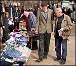 Торговля вещами в Узбекистане перемещается на "черные рынки"