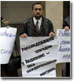 На пикет у посольства Узбекистана в России пришли десять участников и пять журналистов