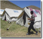 Перемещение андижанских беженцев: первыми эвакуировали женщин и детей