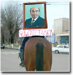 НГ: Сегодня на съезде в Джалал-Абаде киргизская оппозиция определит своего единого кандидата в президенты